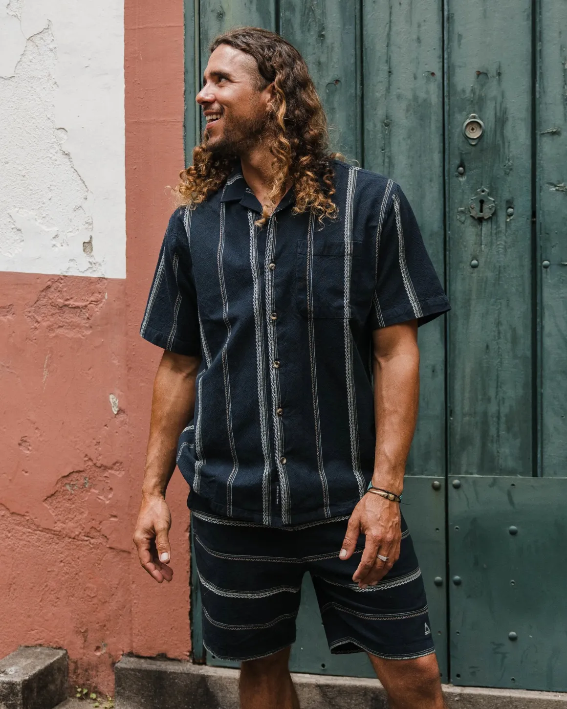 Chemise à manches courtes en coton bio Cove - Rayures Jacquard bleu marine profond