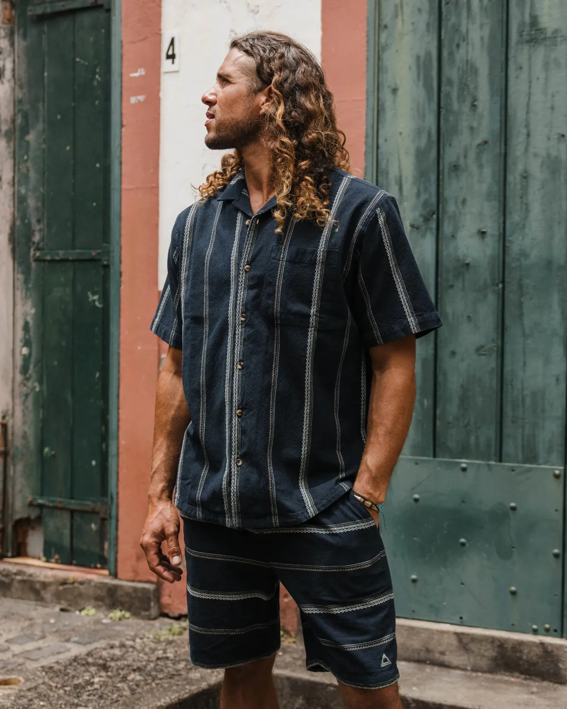Chemise à manches courtes en coton bio Cove - Rayures Jacquard bleu marine profond
