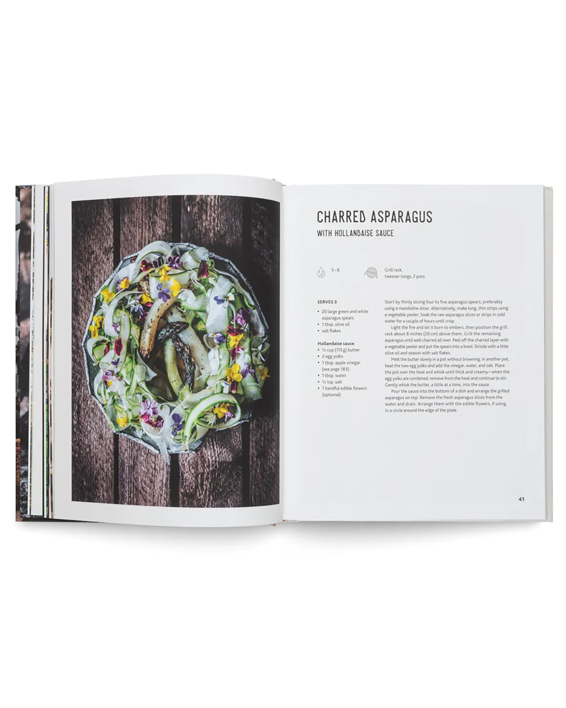 Cuisiner des légumes verts en feu