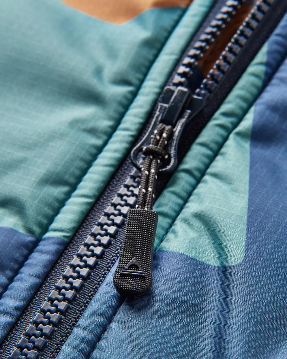 Poncho de surf doublé en sherpa recyclé Waves - Motif camouflage bleu profond
