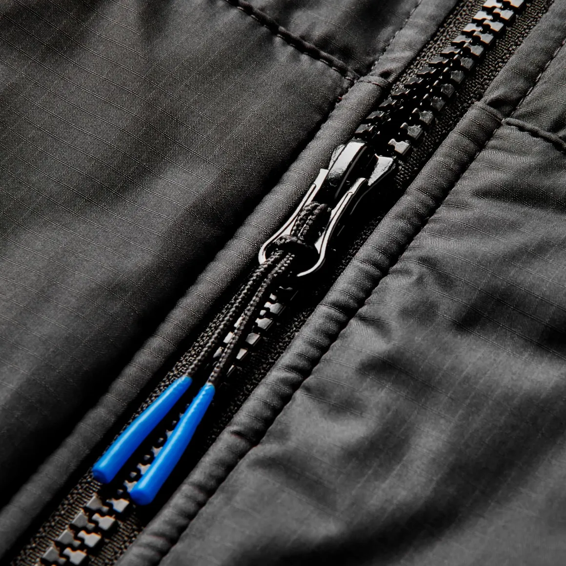 Poncho de surf doublé en sherpa recyclé Escapism - Noir