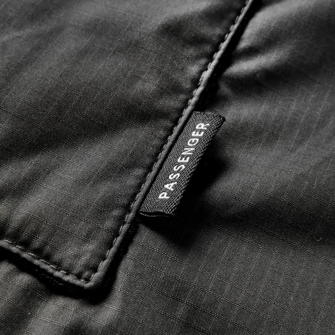 Poncho de surf doublé en sherpa recyclé Escapism - Noir