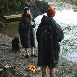 Poncho de surf doublé en sherpa recyclé Escapism - Noir