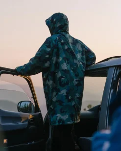 Poncho de Surf Doublé en Sherpa Recyclé Waves - Camouflage Alpin Forêt Tropicale Pluvieuse