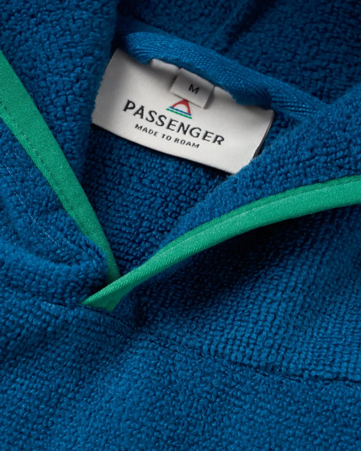 Poncho de surf en serviette recyclée Tulum - Bleu Clair/Denim Foncé