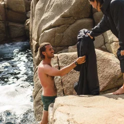 Poncho de surf Escapism doublé d'une serviette recyclée - Noir