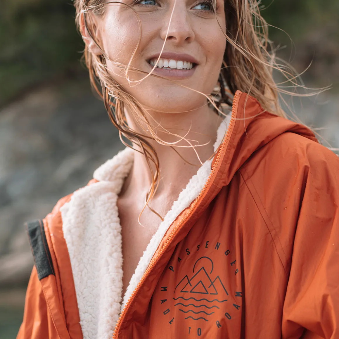 Poncho de surf Escapism Recyclé doublé en Sherpa - Rouille