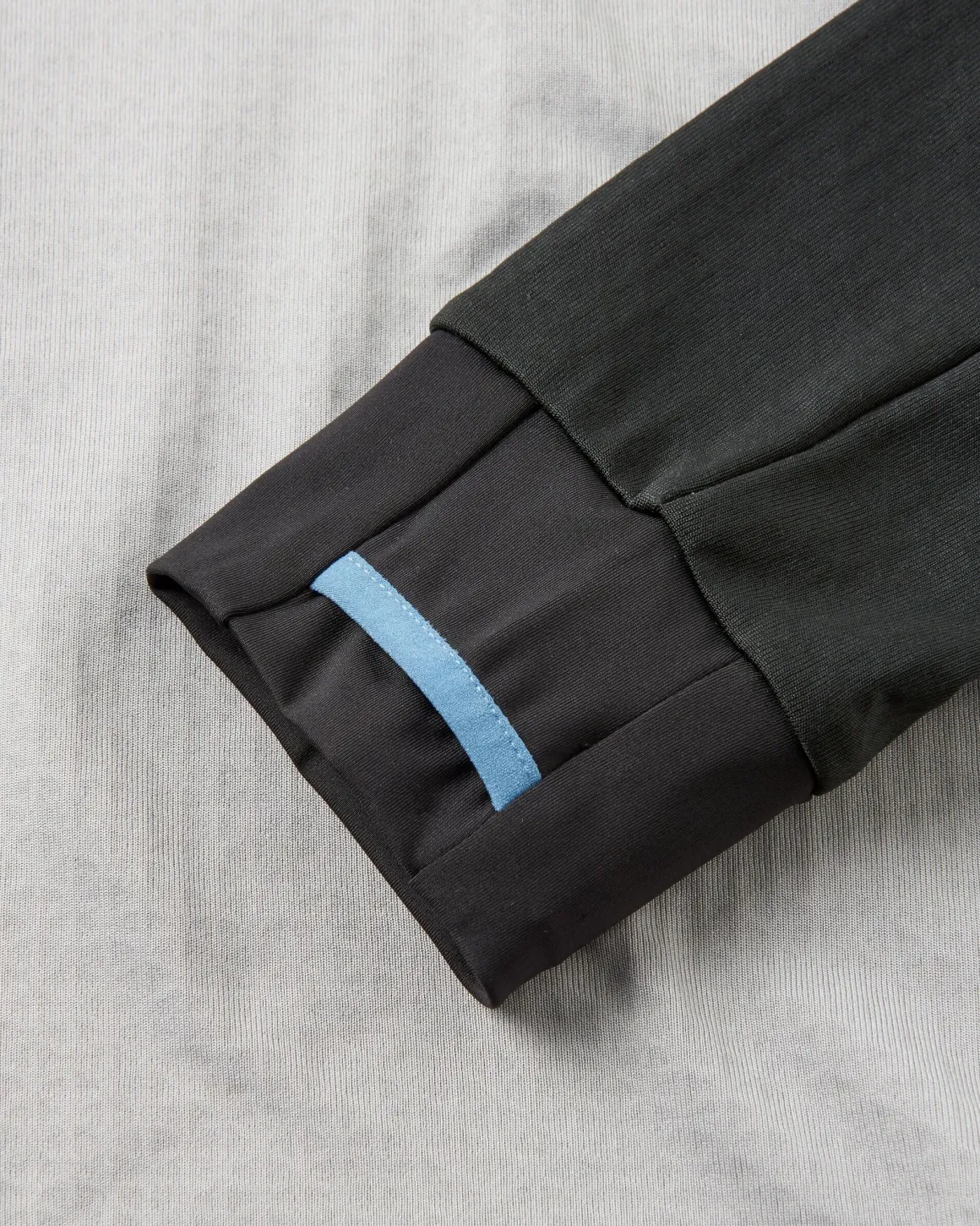 T-shirt à manches longues en matière recyclée Alpine - Noir/Gris