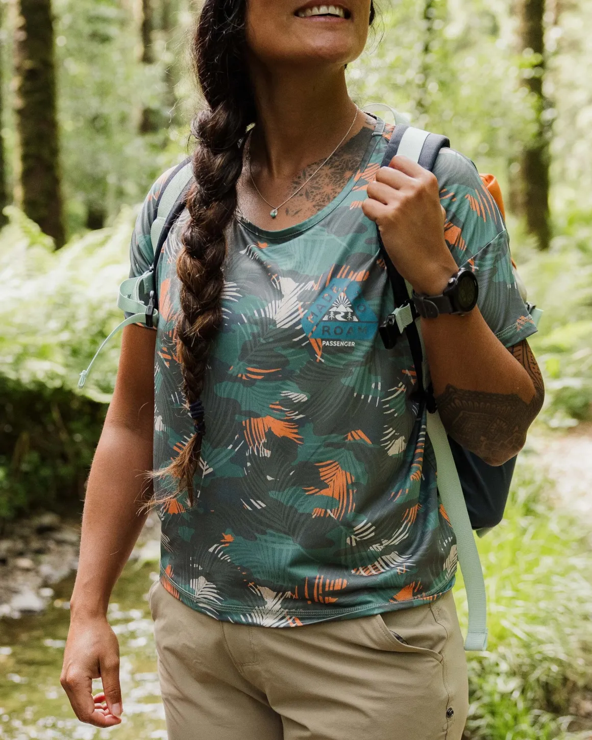 T-shirt Actif Recyclé à Dos Noué avec Impression Chakra - Camouflage Palmier Mer Profonde