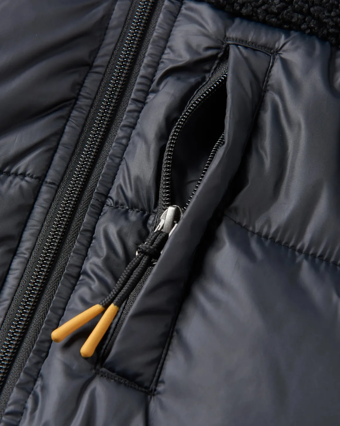 Veste Isolante Recyclée à Capuche Elowen - Noir